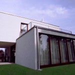 Modernes Architektenhaus Gartenansicht